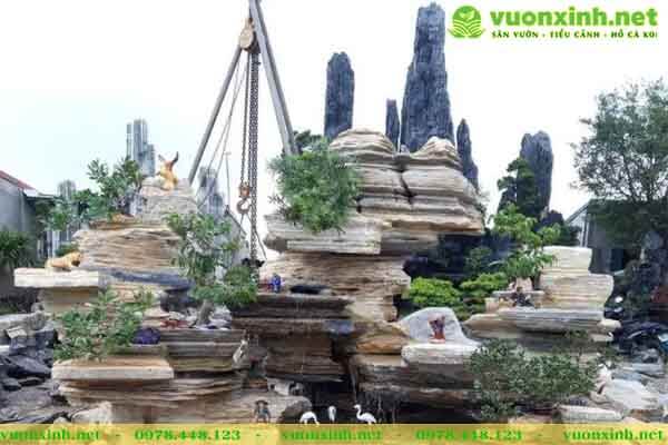 Hồ cá koi sân vườn đá cổ thạch