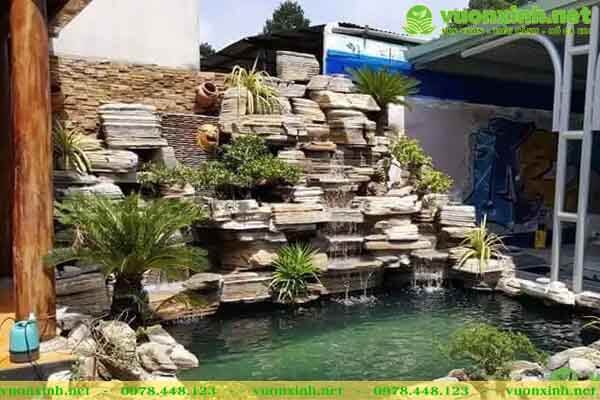 Hồ cá koi sân vườn đá cổ thạch