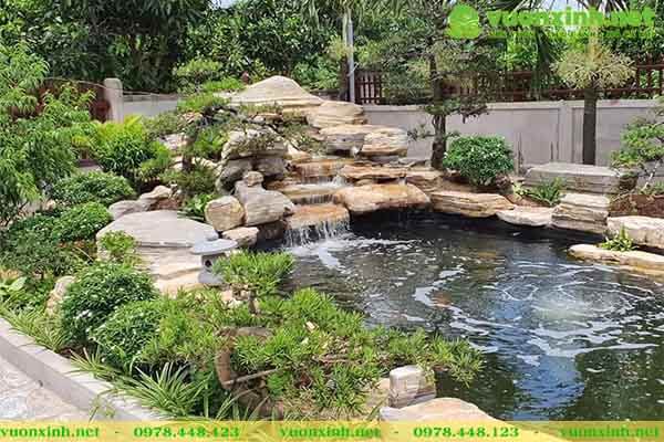 Hồ cá koi sân vườn đá cổ thạch