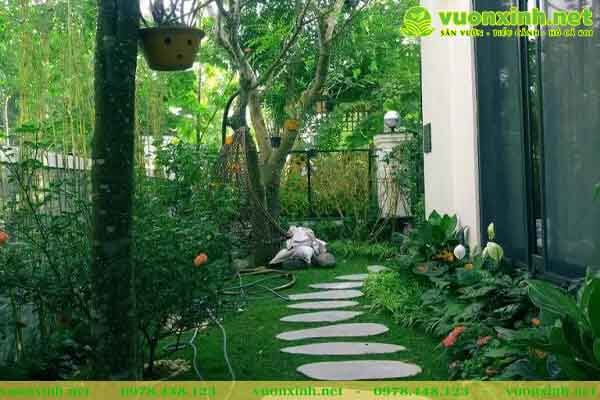 Mẫu hồ cá Koi sân vườn đá cuội