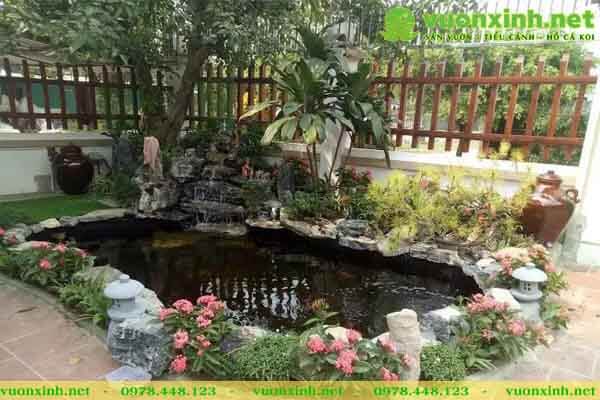 Mẫu hồ cá koi sân vườn nhà phố